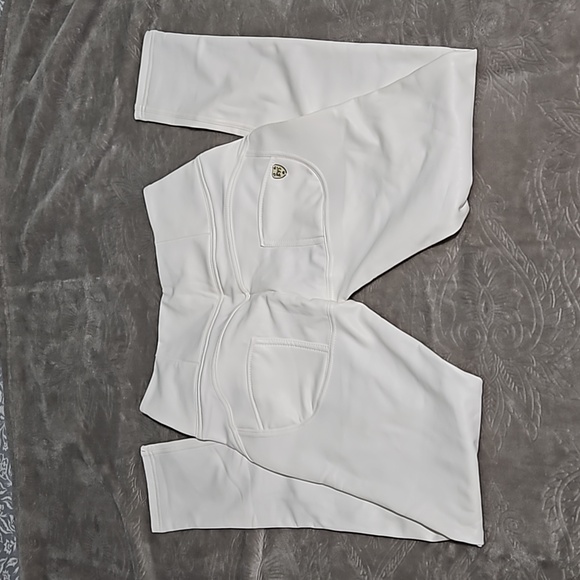 Best Yoga Store size small pants - Picture 2 of 4